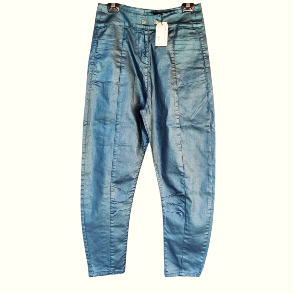 High-Rise Women's Jeans in Blue - Classic Slim Fit